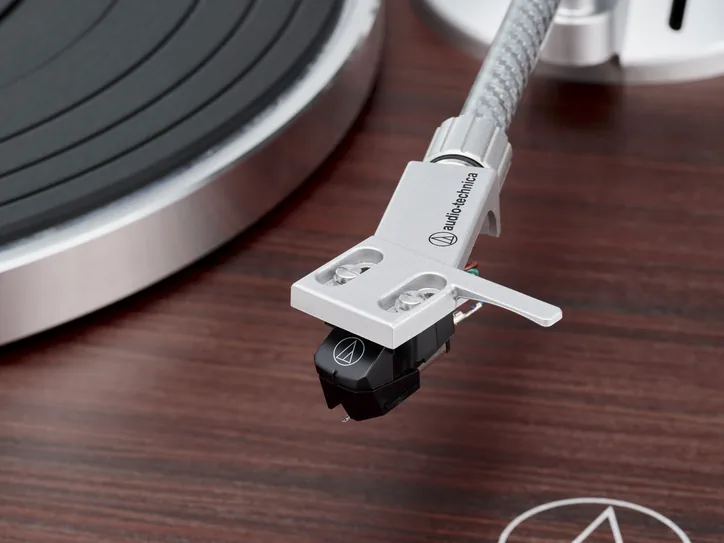 Audio-Technica AT-LPW50BTRW, vue 3