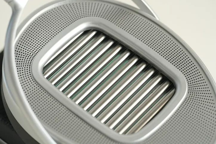 HiFiMAN HE1000 Unveiled, vue 3