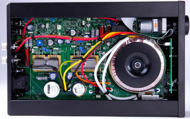 Rega IO, vue 4