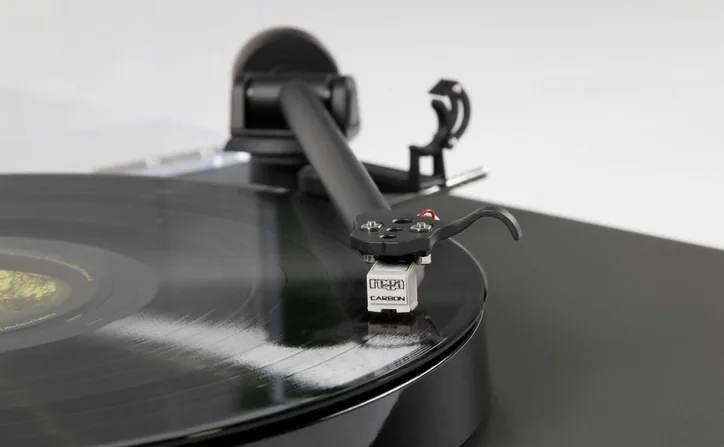 Rega Planar 1 Noir mat Carbon MM, vue 2