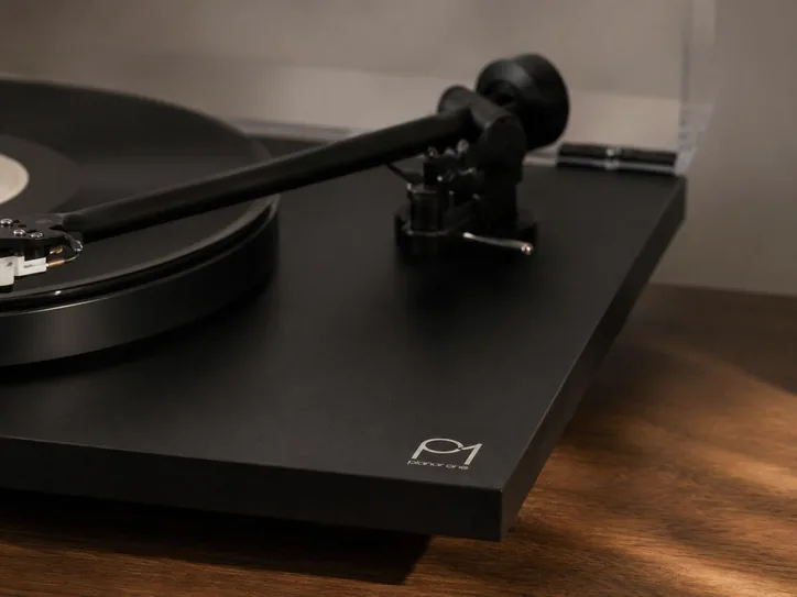 Rega Planar 1 Noir mat Carbon MM, vue 3