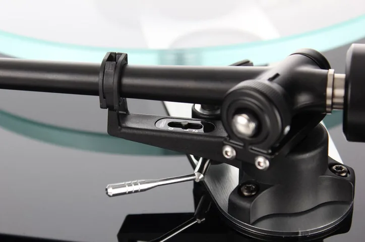 Rega Planar 3 Noir laqué Nd5 MM, vue 3