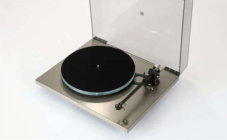 Rega Planar 6 RS Edition, vue 2