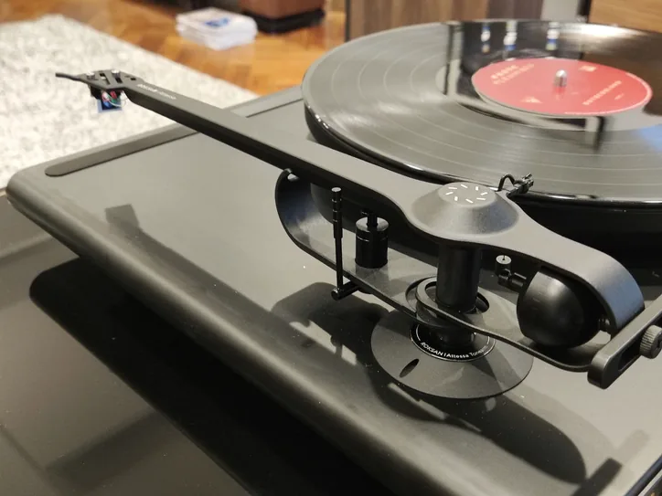 Roksan Attessa, vue 2