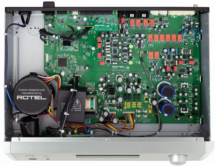 Rotel RC-1572 MKII, vue 3
