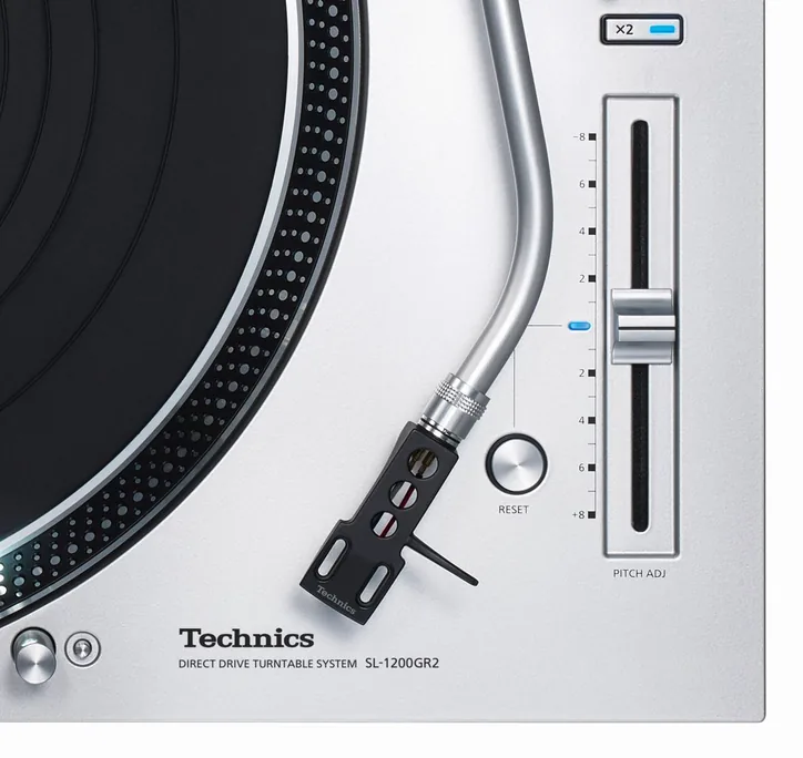 Technics SL-1200GR2, vue 4