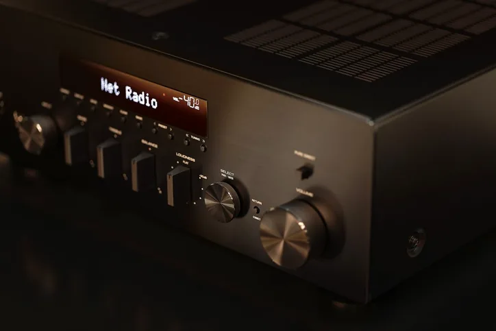 Yamaha R-N600A, vue 4